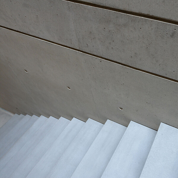 Kragarmtreppe, Beton, silbergrau // St. Ingbert